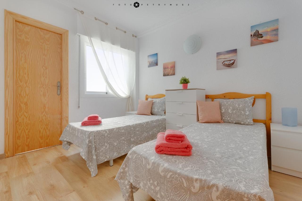 Apartment With Pool & Balcony Less Than 10Min Walk To La Mata Beach! Torrevieja Eksteriør billede